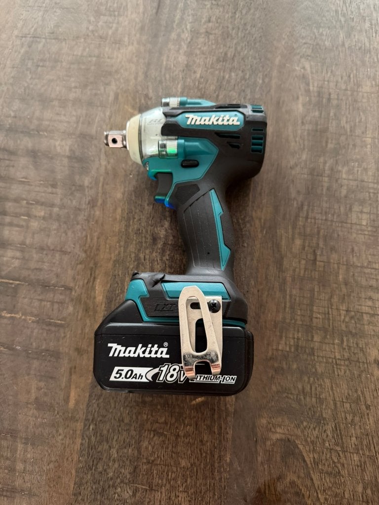 Slagmoersleutel Makita DTW300 + 1x 5.0Ah 18v batterij, Ophalen of Verzenden, Zo goed als nieuw