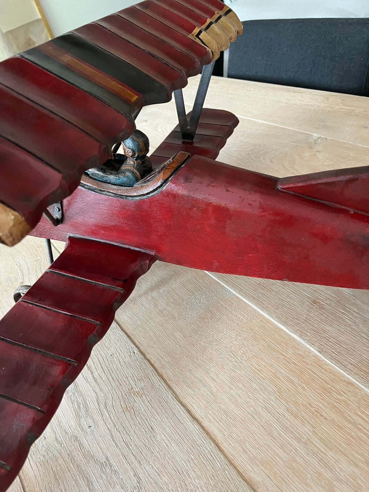 Vliegtuig tweedekker rood hout, Ophalen, Zo goed als nieuw, Vliegtuig