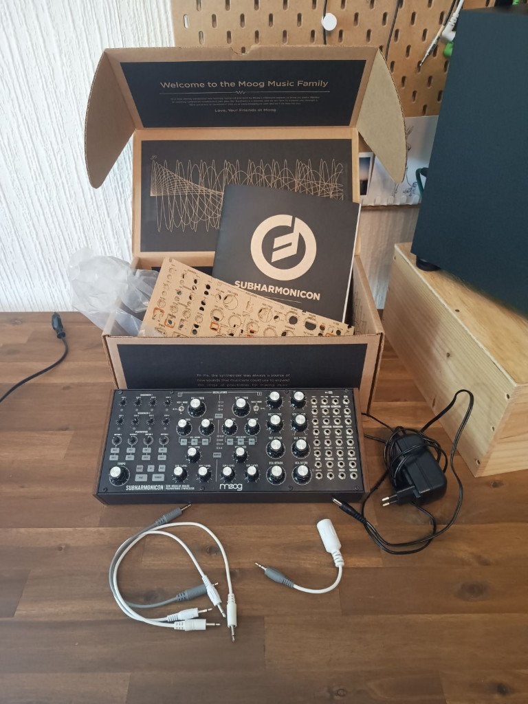 Moog Subharmonicon, Overige merken, Zo goed als nieuw, Met midi-aansluiting, Overige aantallen