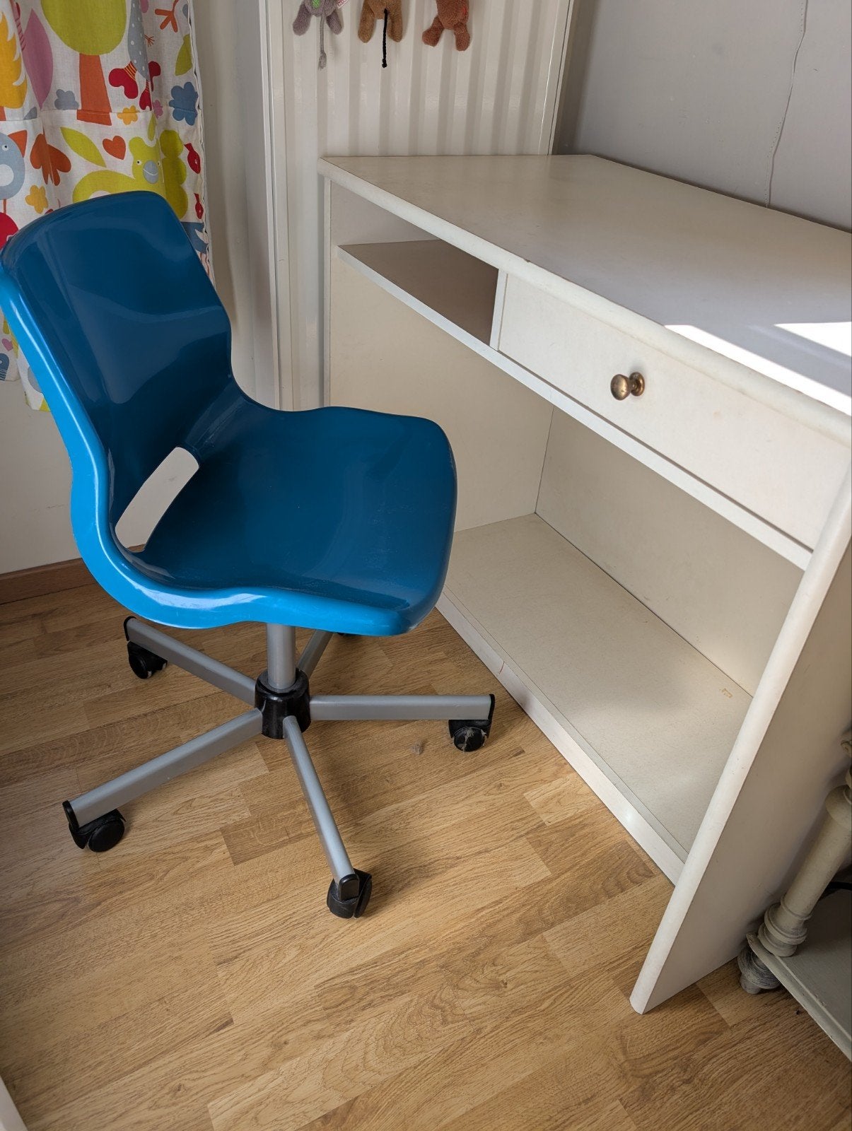 Stevige witte bureau, Ophalen, Gebruikt, 96 cm, Hout