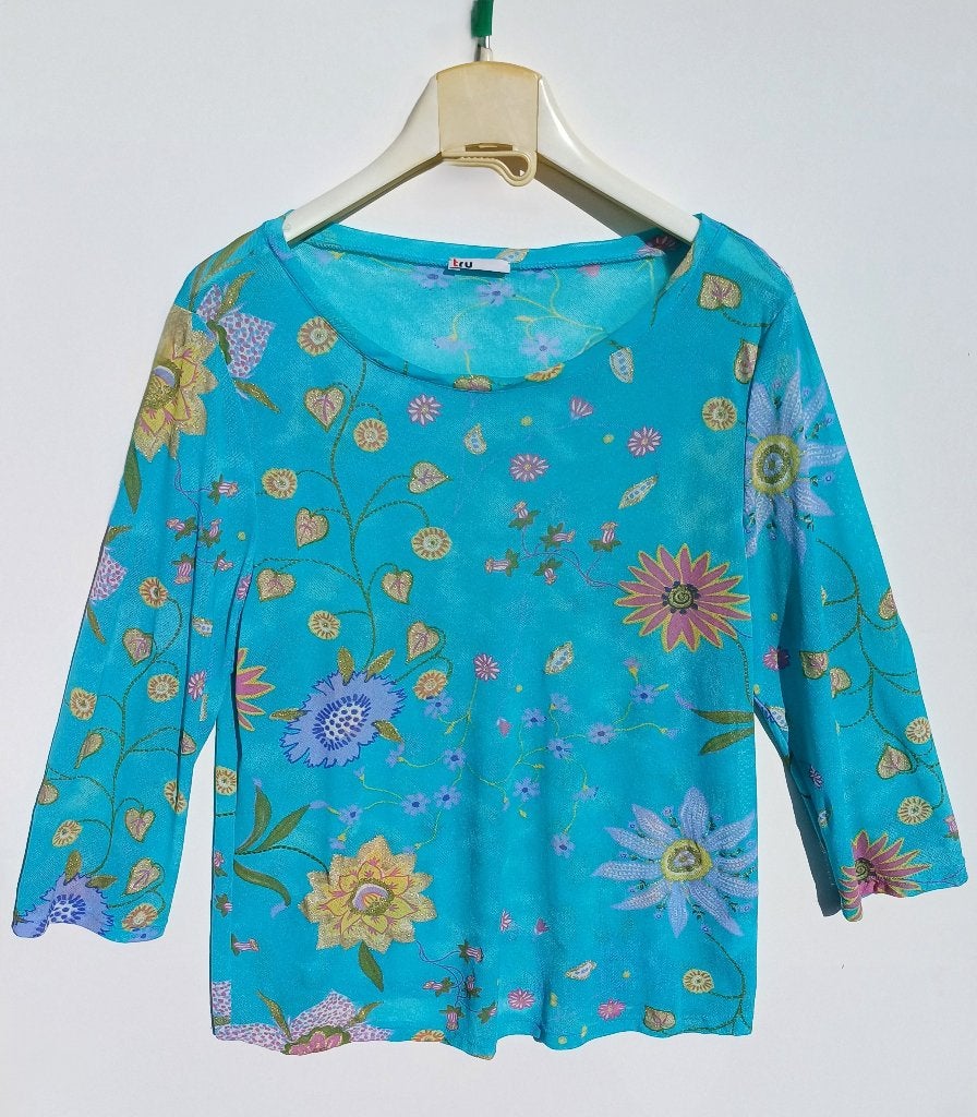 Mooi zomers t-shirt met kleurige bloemen, Ophalen of Verzenden, Zo goed als nieuw, Maat 38/40 (M), Goud