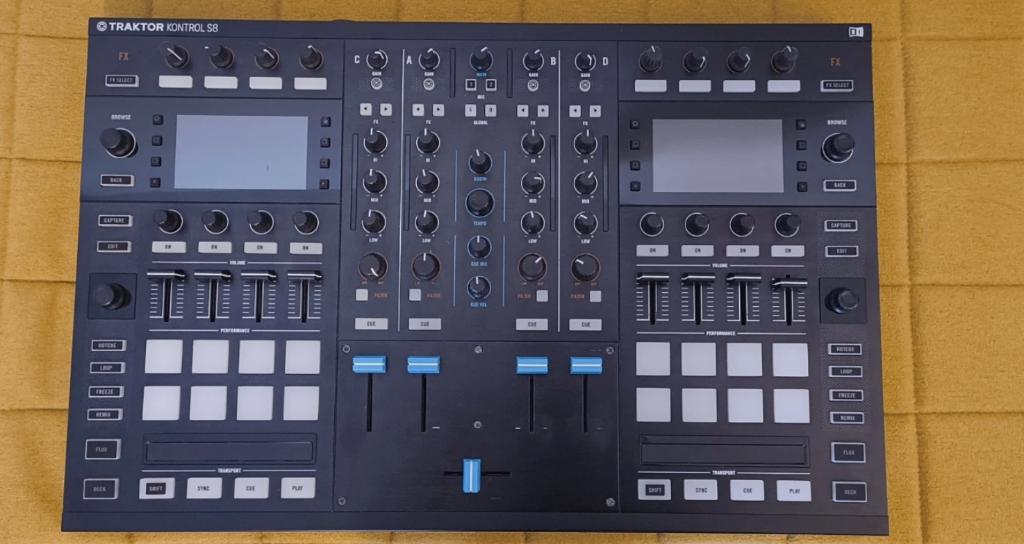 Native Instruments Traktor Kontrol S8 DJ controller, Muziek en Instrumenten, Ophalen of Verzenden, Gebruikt, Dj-set, Overige merken