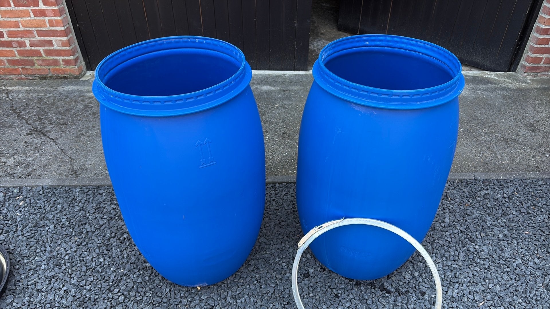 Blauwe vaten, Tuin en Terras, 75 tot 150 liter, Ophalen, Zo goed als nieuw, Kunststof