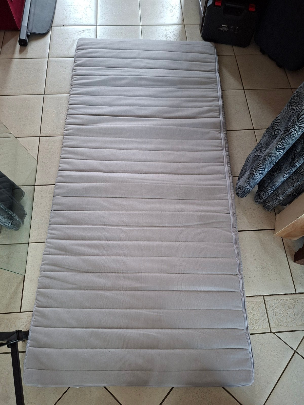 sur matelas ikea sultan 90x200 x5, Enlèvement, Matelas