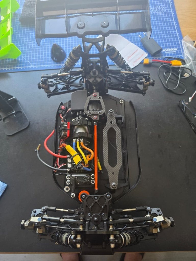 Buggy 1/8 HB Racing E8 World Spec, Hobby & Loisirs créatifs, Échelle 1:8, Voiture off road, Enlèvement, Utilisé