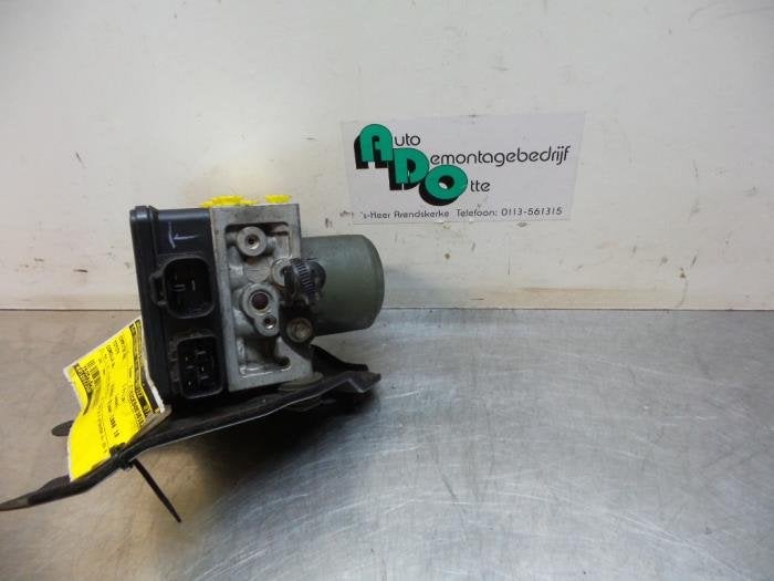 Ordinateur ABS d'un Toyota Corolla (Corolla 96-), -, 3 mois de garantie, Toyota, Utilisé