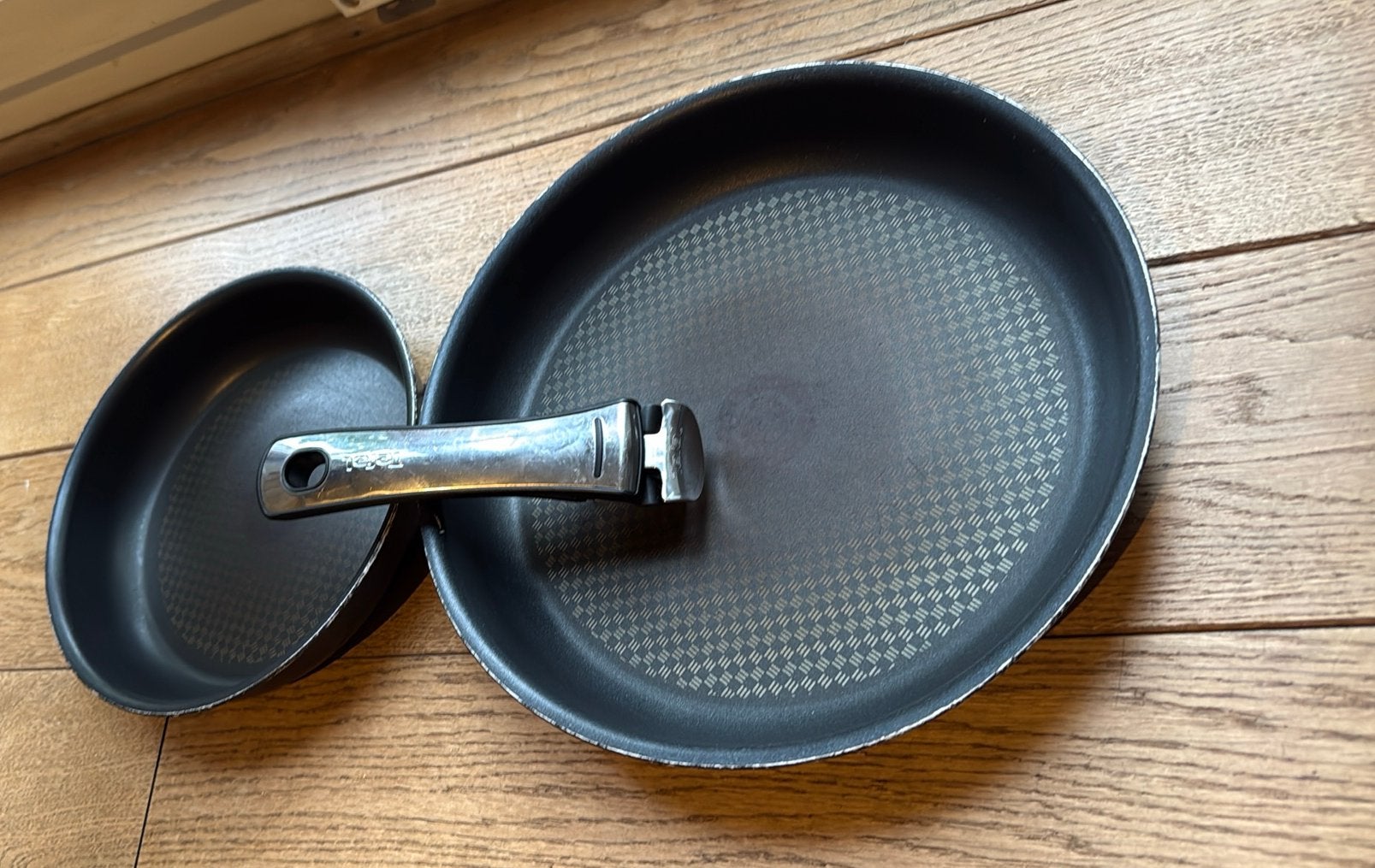 2 tefal pannen en afneembare houder, Ophalen, Gebruikt, Pannenset, Tefal