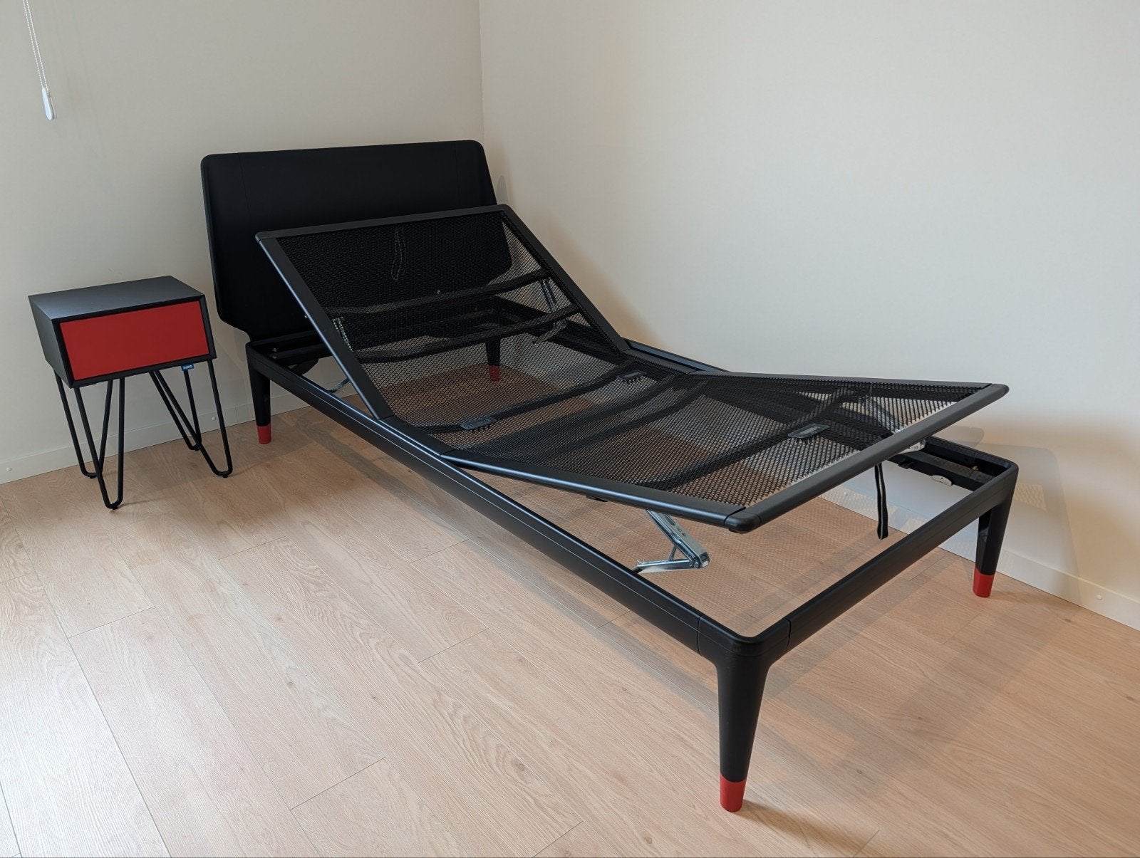 Auping bed en nachtkastje (matras apart te verkrijgen), Ophalen, Eenpersoons, Zo goed als nieuw, Metaal