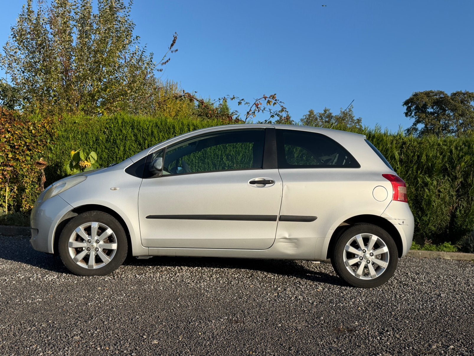 Toyota Yaris 1.3 essence /209 000km, Autos, Achat, Entreprise, Boîte manuelle, Berline