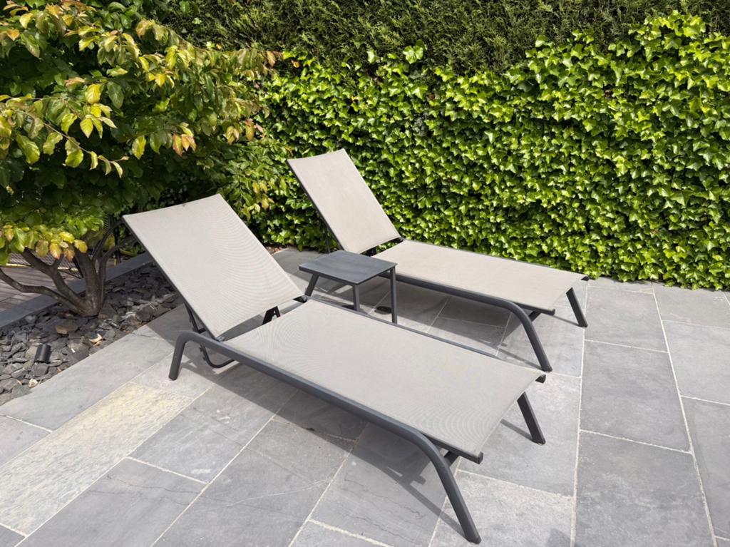 Ligbedden met tafeltje, Tuin en Terras, Ligbedden, Ophalen, Gebruikt