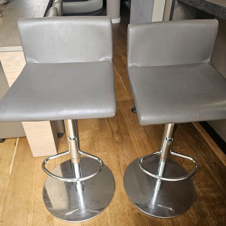 Lot de 2 tabourets de bar haut de gamme – Taupe, Maison & Meubles, 2 tabourets, Enlèvement, Utilisé, Métal