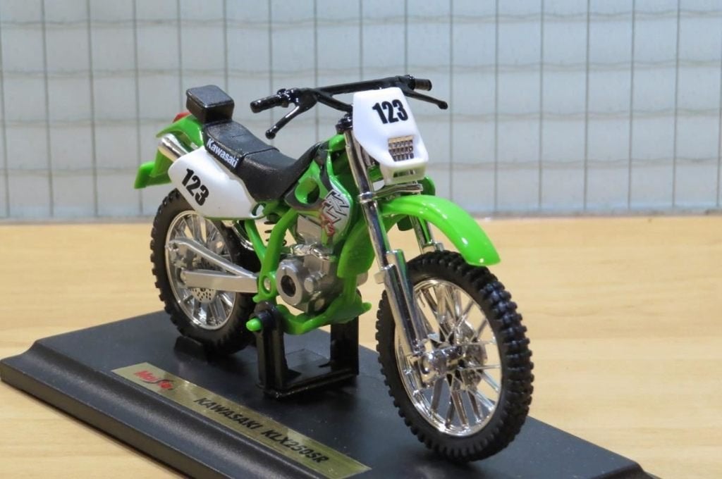 Kawasaki KLX250SR 1:18 Maisto, Hobby & Loisirs créatifs, Voitures miniatures | 1:18, Enlèvement ou Envoi, Neuf, Moteur, Maisto
