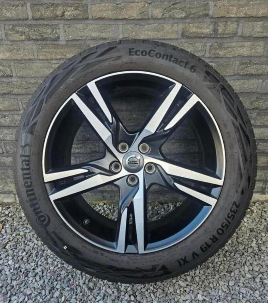 Perfect 19 set VOLVO XC40 R-DESIGN bijna nieuwe zomerbanden, Gebruikt, Banden en Velgen, 235 mm, Zomerbanden