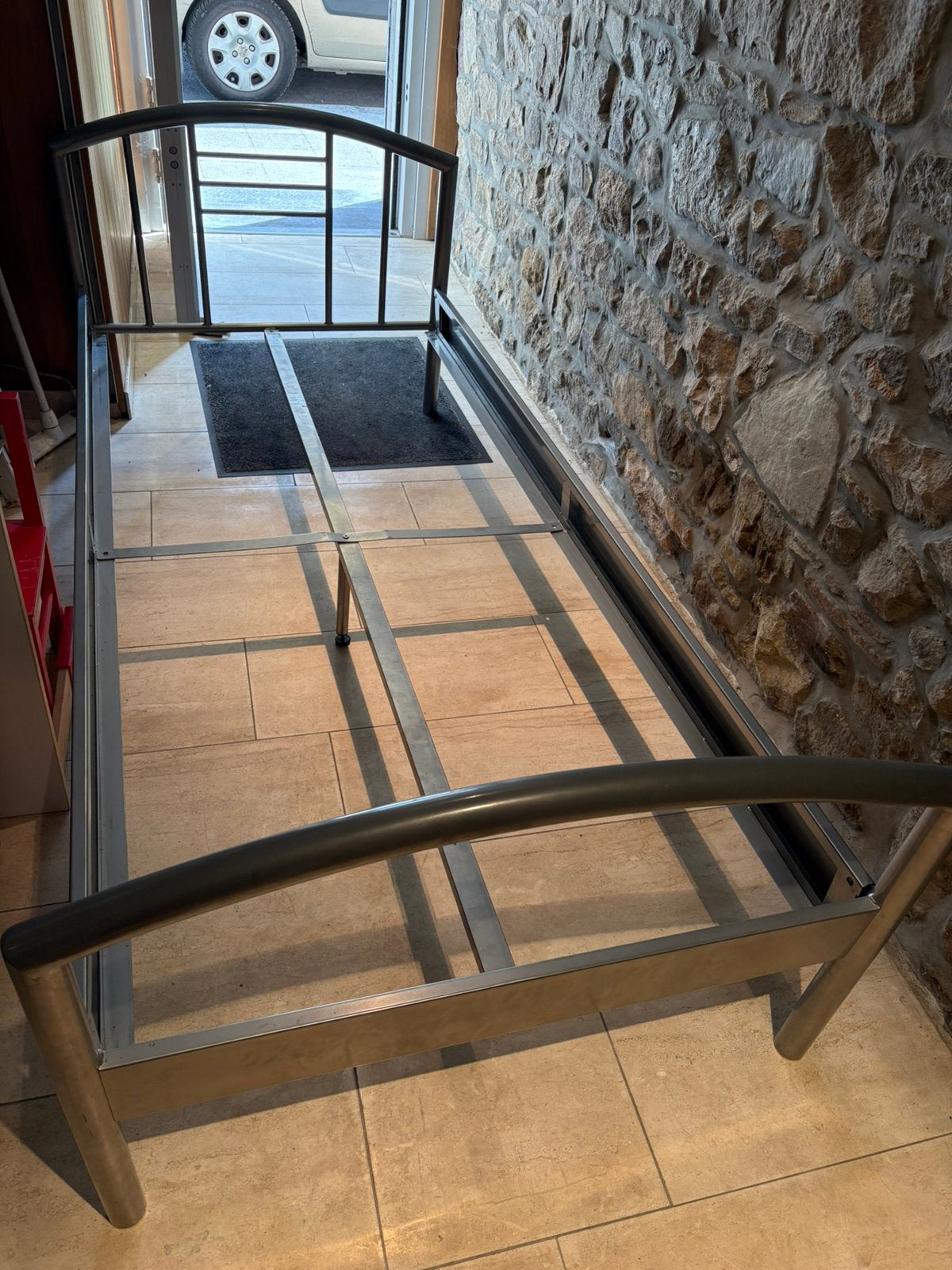 Cadre de lit 1 personne en métal gris, 90 cm, Gris, Enlèvement, Une personne