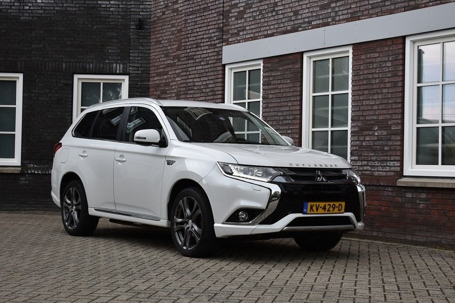 Mitsubishi Outlander 2.0 PHEV Business Edition Wij zijn op a, Autos, 12 kWh, Achat, Entreprise, Carnet d'entretien