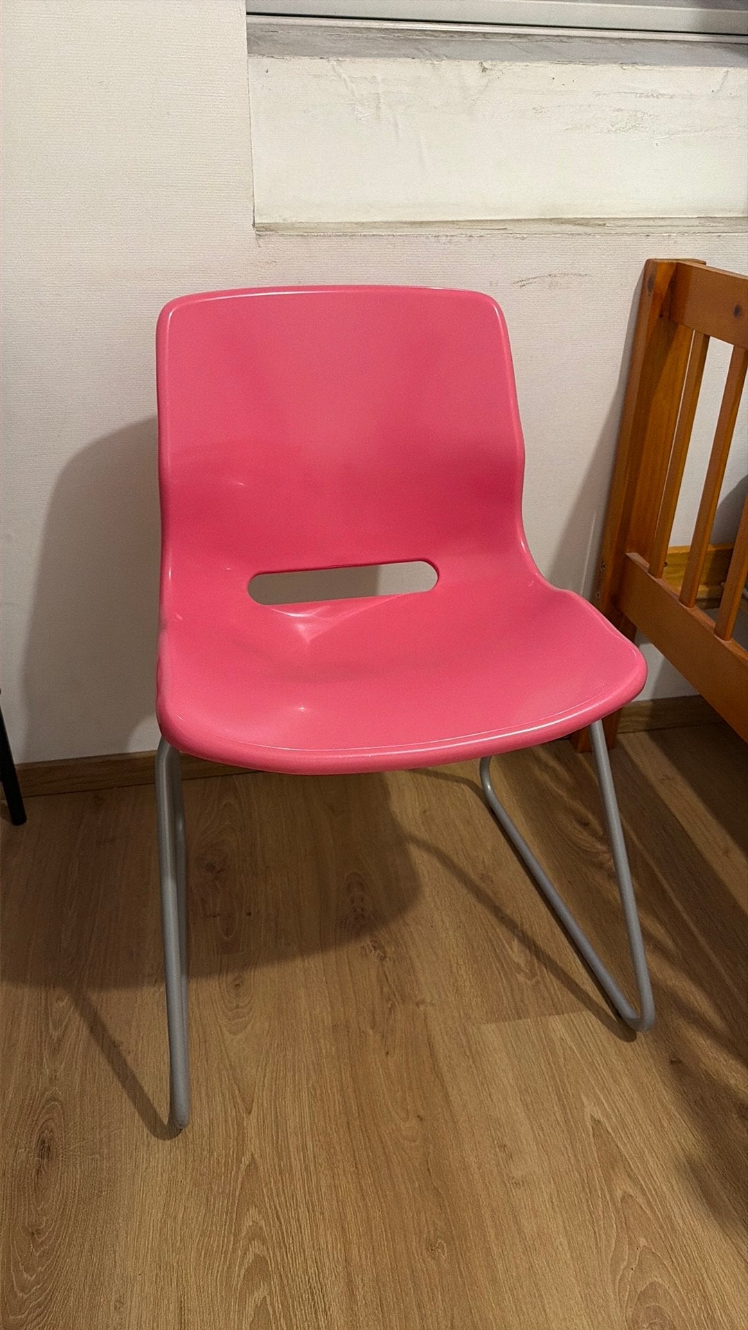Roze stoel, Huis en Inrichting, Ophalen, Zo goed als nieuw, Kunststof, Eén