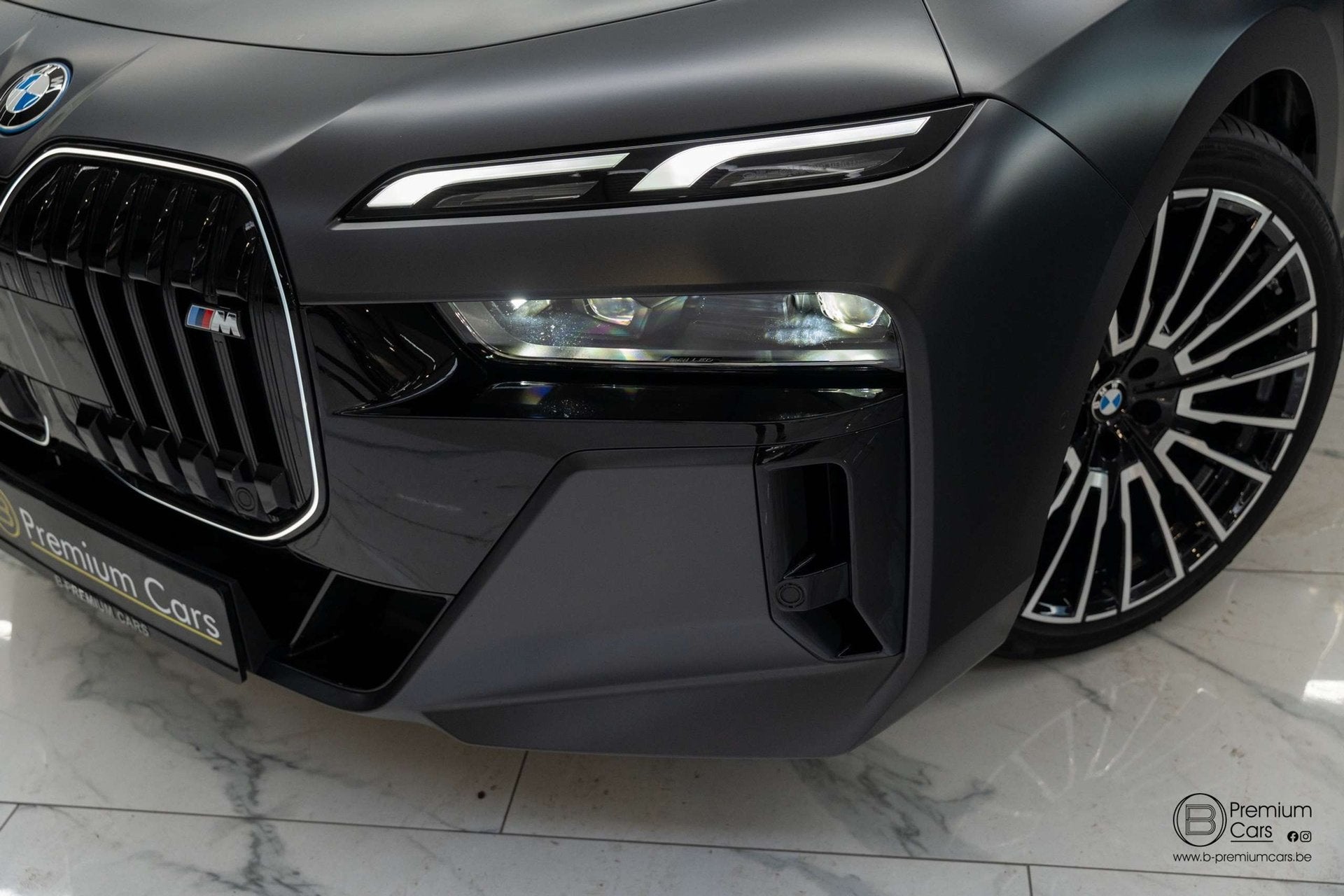 BMW 760 xDrive Individual! FULL OPTIONS! Black pack!, Autos, Argent ou Gris, Achat, 4 portes, Entreprise