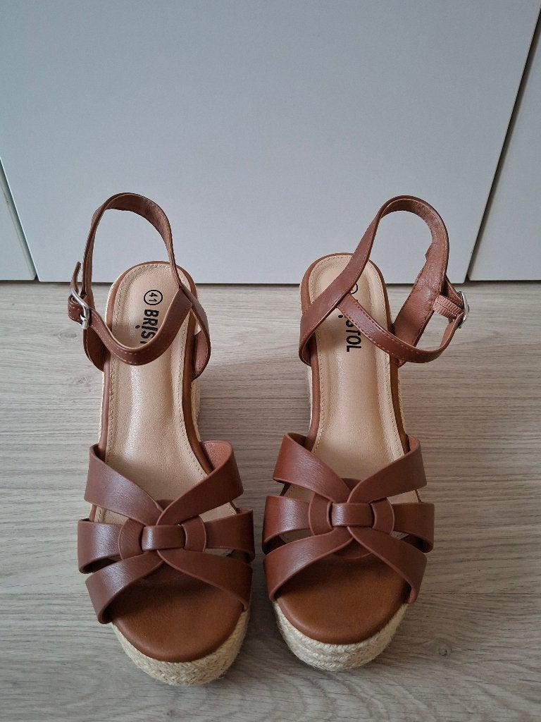 Bruine sandalen maat 41 ongedragen, Bruin, Nieuw, Bristol, Sandalen of Muiltjes