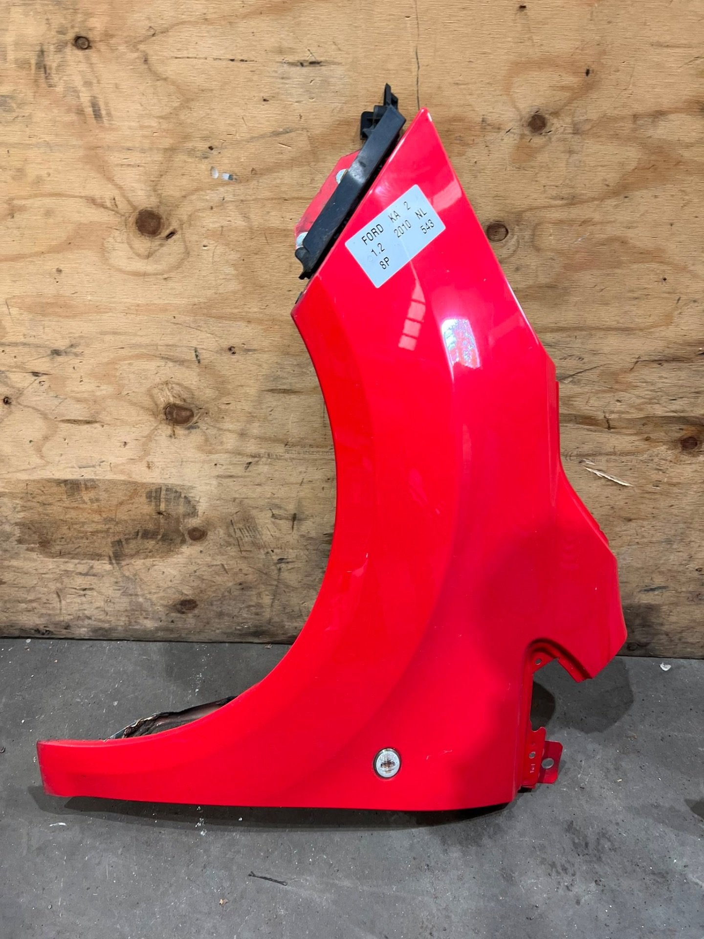 Aile avant gauche rouge Ford Ka 2 8P (2008 2016), Info@ford.com, Ford Motor Company, American Road 1
48126  Dearborn, Ford
