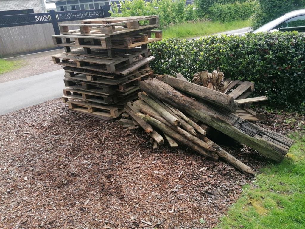 Gratis op te halen brandt hout., Ophalen