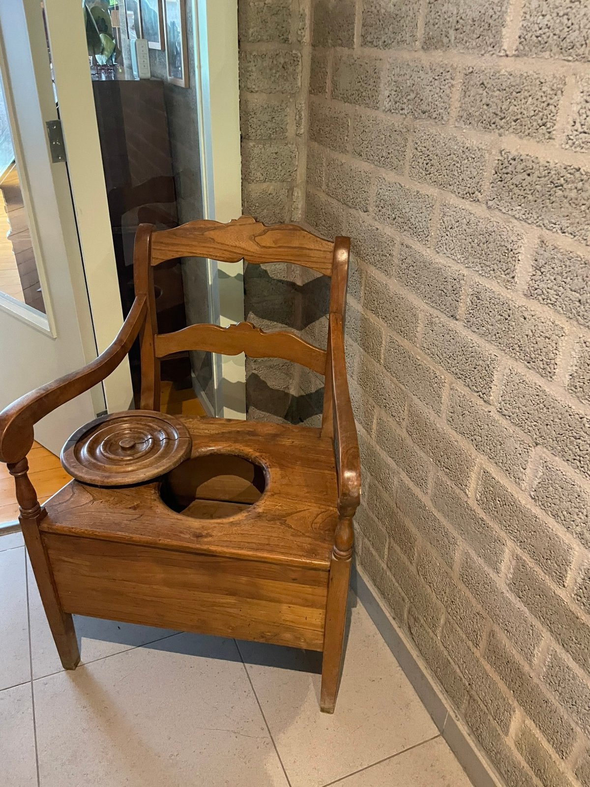 Brocante toiletstoel, Ophalen