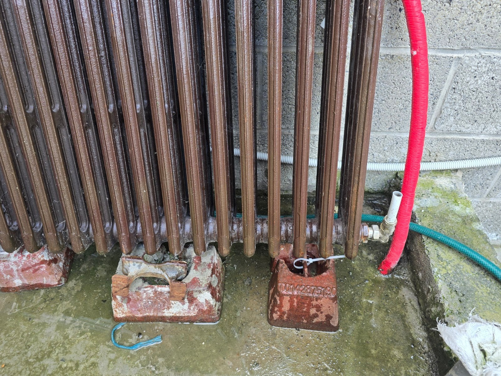 Radiateur eau chaude en fonte 50€, Enlèvement, Utilisé, Autres types, Moins de 2 mètres