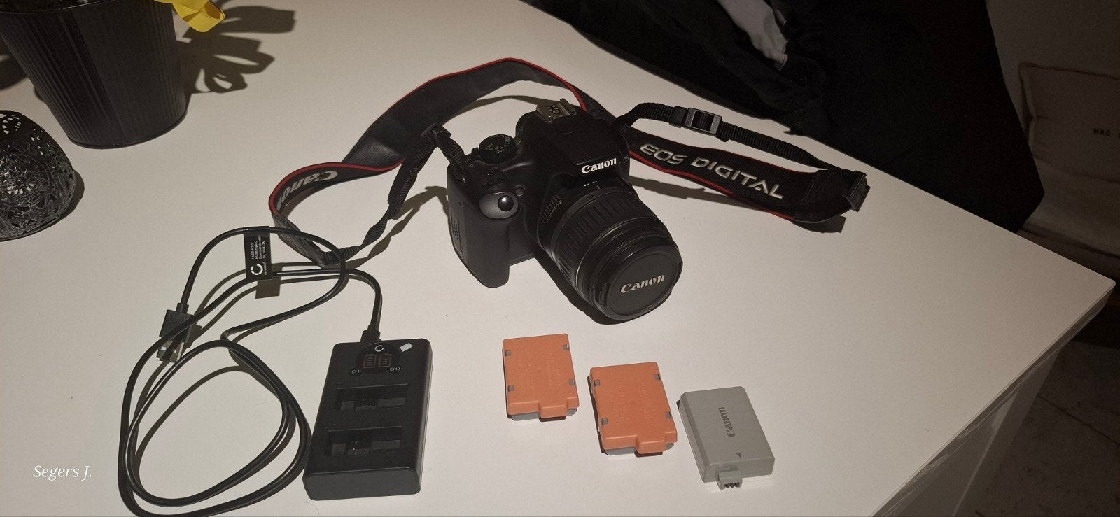 Objectif Canon EOS 1000D + 18-55 mm et accessoires supplémen, Enlèvement ou Envoi, Comme neuf