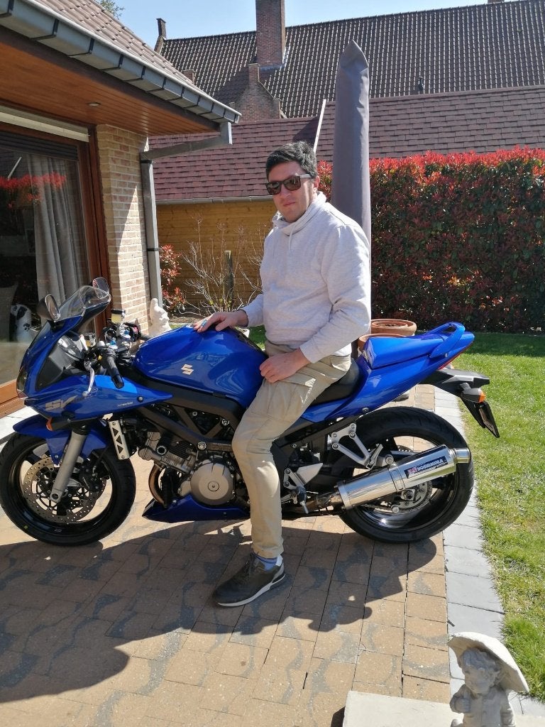 sv1000s 2007 zwart kader maar 10.000km, 2 cilinders, Sportuitlaat, Motorrijbewijs A, Gebruikt