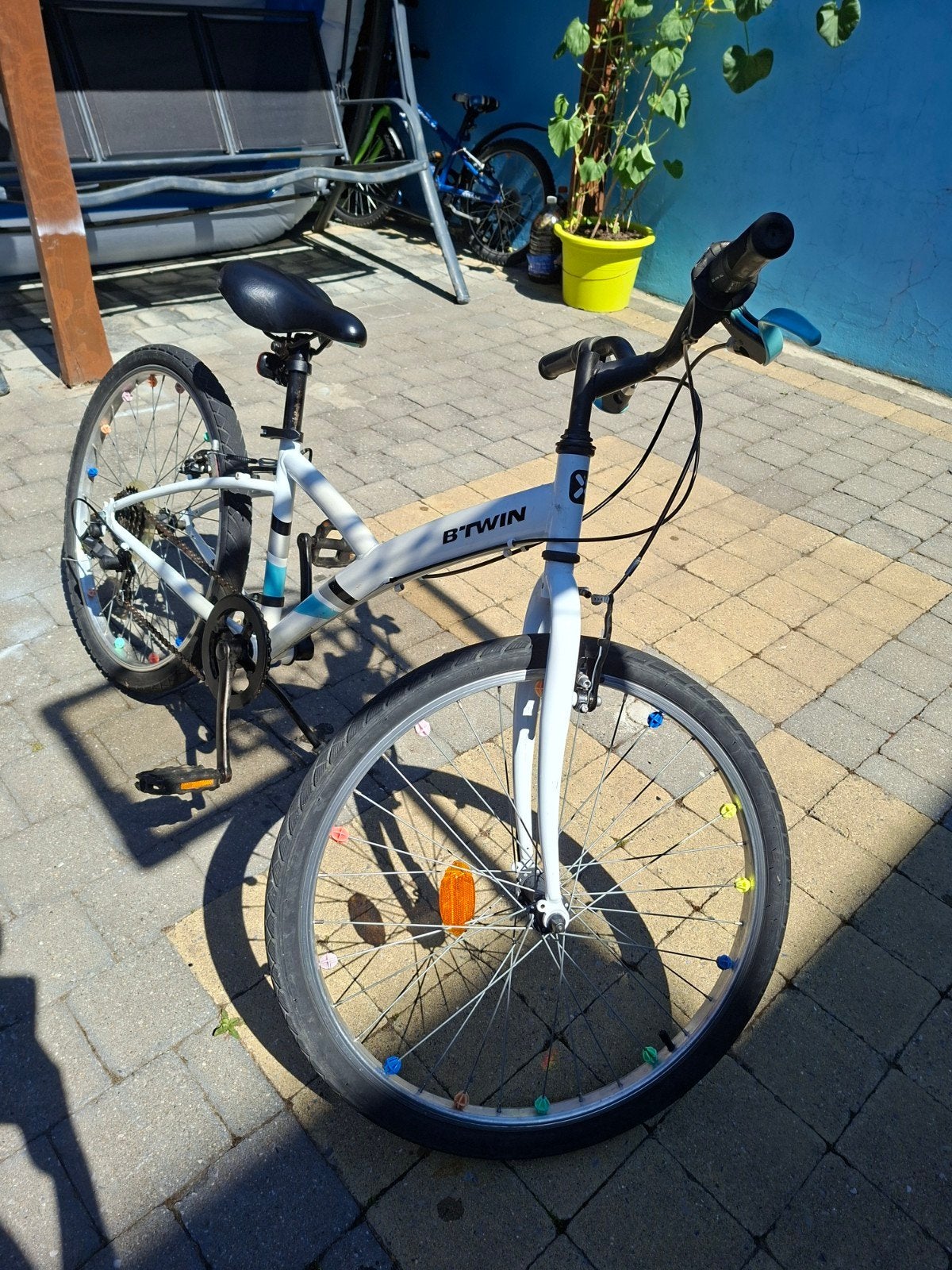 c'est un b-twin blanc original 100, Vélos & Vélomoteurs, Vélos | Vélos pliables, Utilisé, Hommes, Autres marques, 16 à 18 pouces