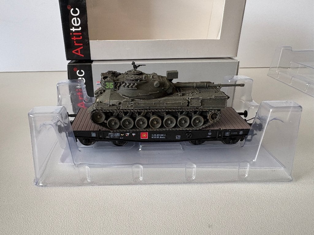 LEOPARD PANZER VAN HET BELGISCH LEGER OP VERVOERWAGON - 1:87, Overige merken, Gelijkstroom, Verzenden, Nieuw