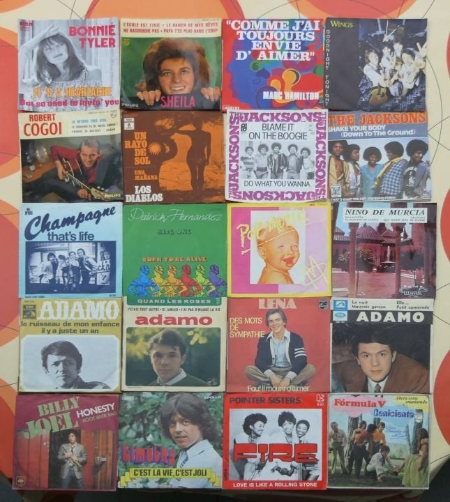 Ensemble de 20 vinyles 45 tours, Enlèvement