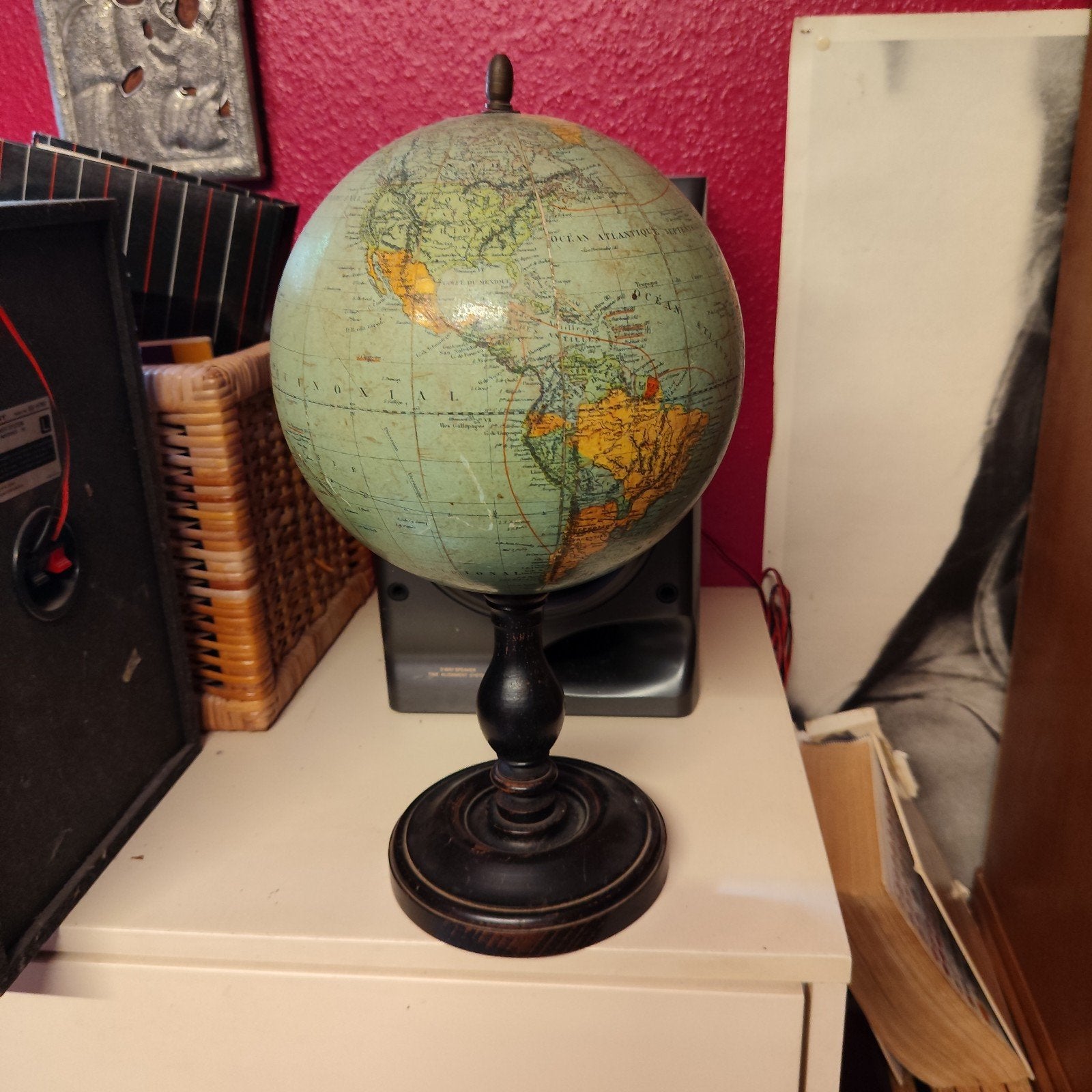 Globe terrestre ancien sur pied en bois – Style vintage
Appo, Enlèvement, Bois