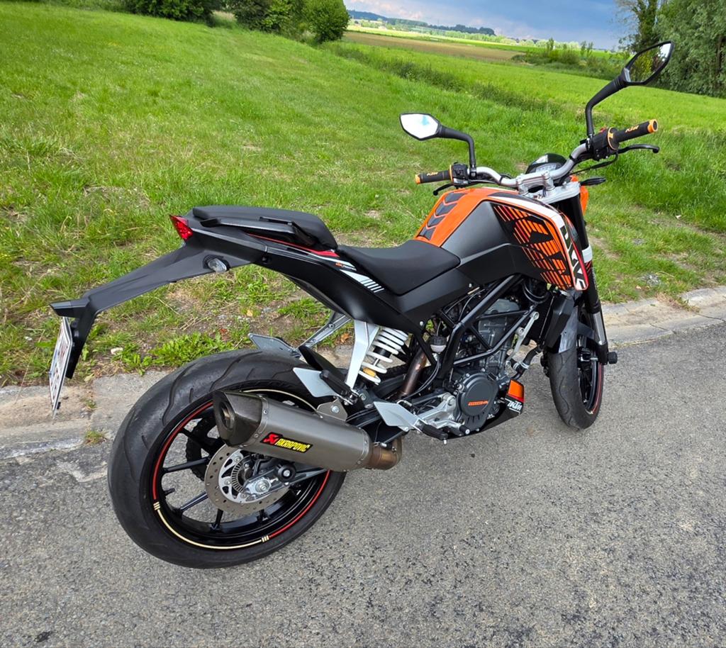 KTM Duke 125 2015 - 3200 km, Fietsen en Brommers, Brommers | Crossbrommers, Zo goed als nieuw, Overige merken, Ophalen