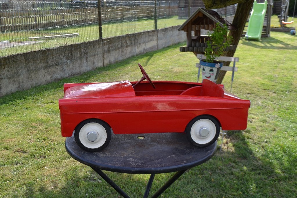 Vintage Renault plaatwerk- en trapauto, Ophalen