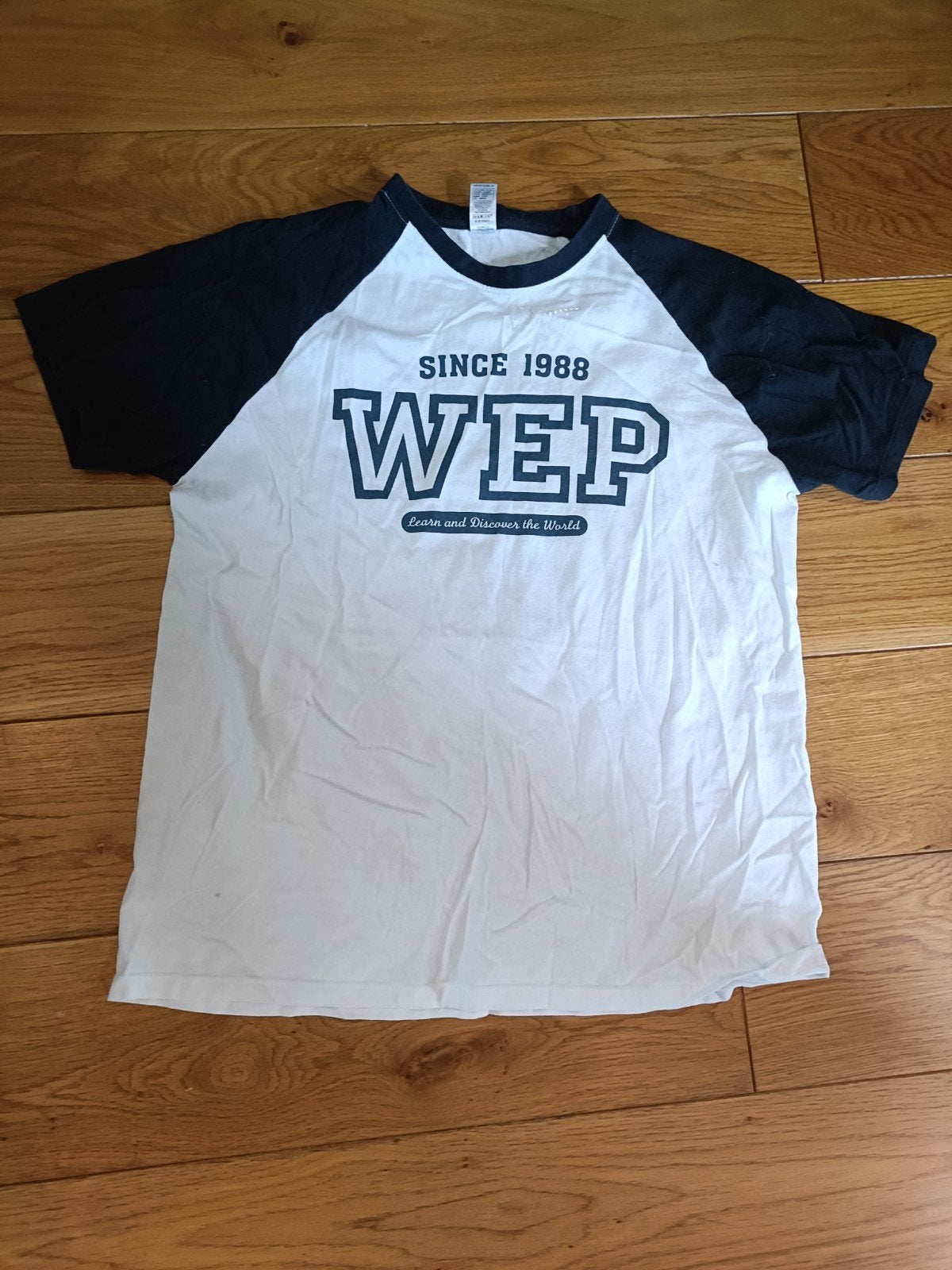 wit en zwart t-shirt, Kleding | Dames, T-shirts, Maat 38/40 (M), Wit, Funky, Ophalen of Verzenden