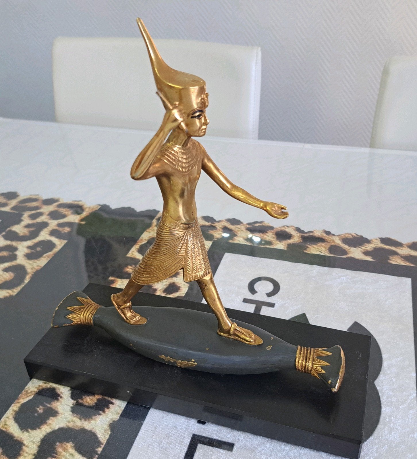 Toutenkamon mythisch toneelstuk Farao van Egypte, Ophalen, Brons