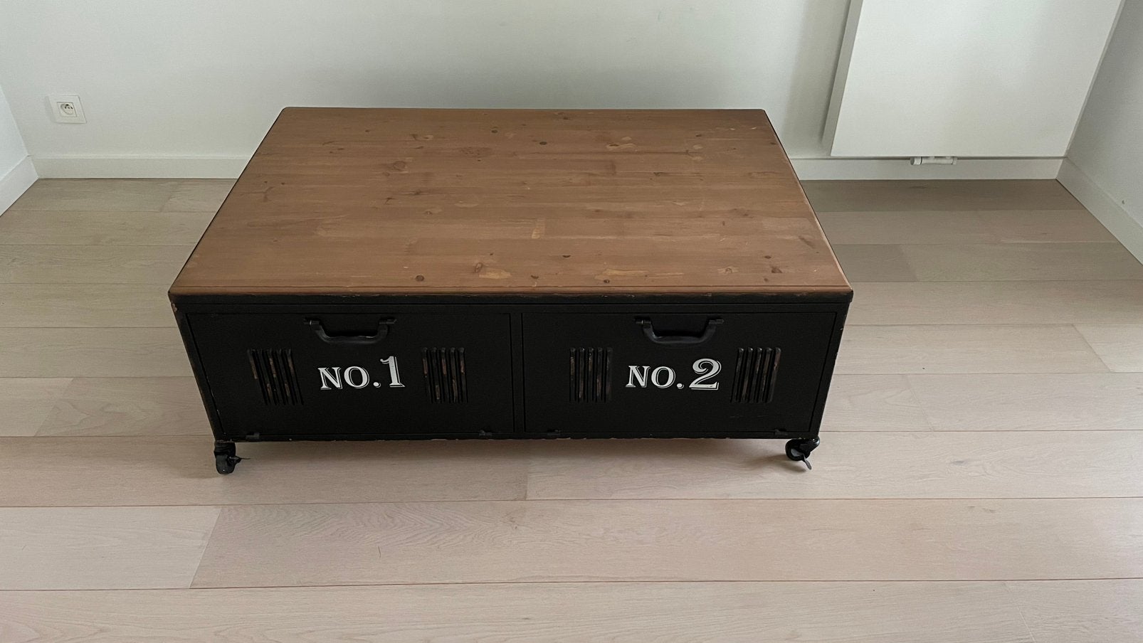 kast/ salontafel/ speeltafel, Ophalen, Zo goed als nieuw