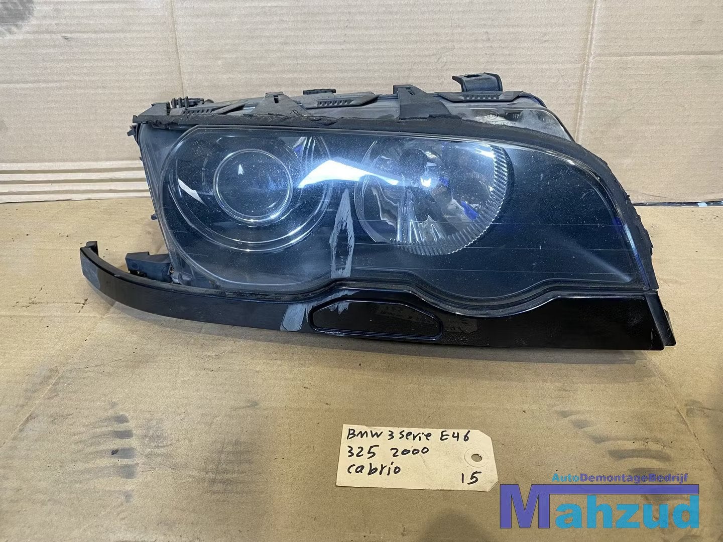 BMW 3 SERIE E46 xenon Koplamp rechts met sproeier rand ZWART, Auto-onderdelen, Petuelring 130
80788  Munich, DE, Gebruikt, Info@bmw.de