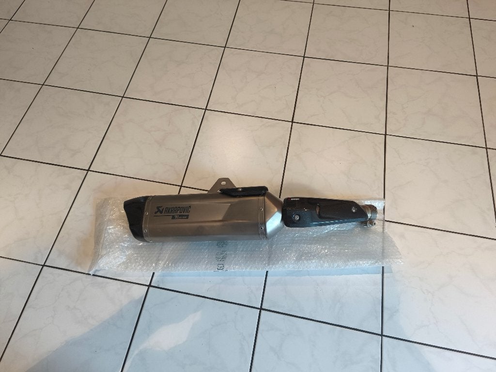 Échappement original Akrapovic Tenere World Rally, Motos, Accessoires | Autre, Enlèvement, Neuf