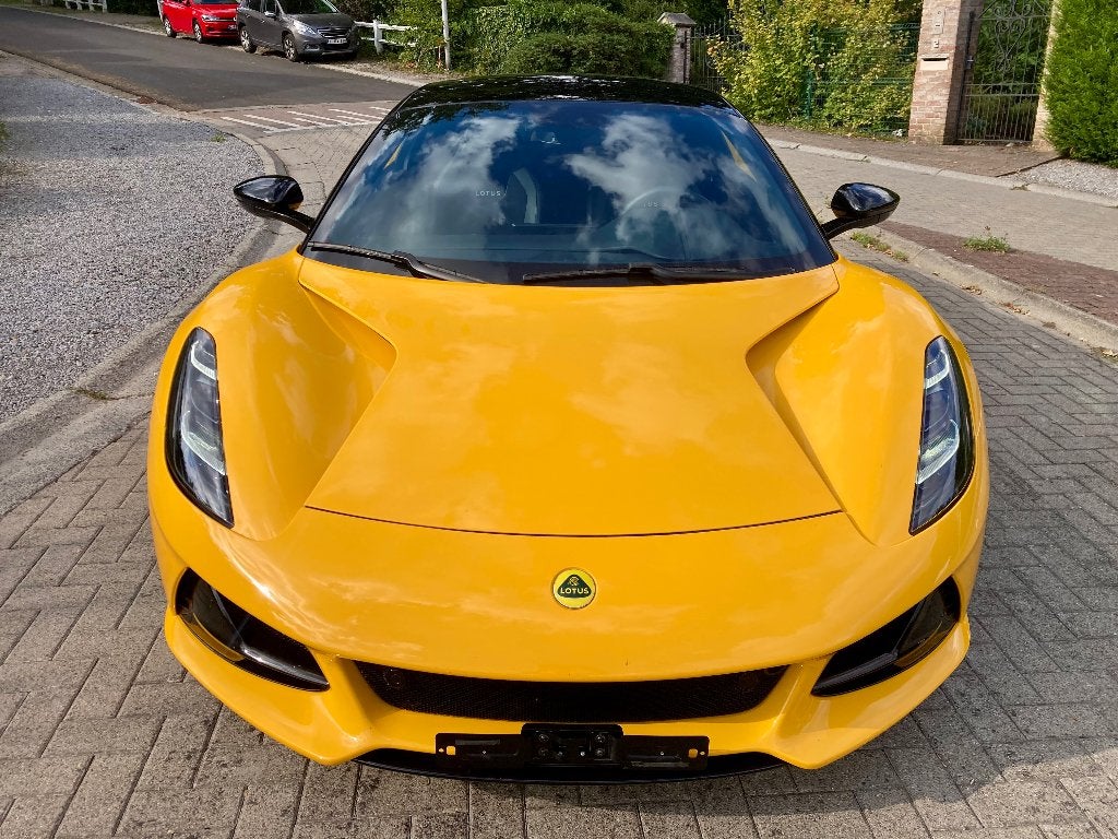 Lotus Emira 3.5 v6 eerste editie, 6000 km, 1 jaar garantie, Auto's, Dealer onderhouden, Alcantara, Geel, Bedrijf