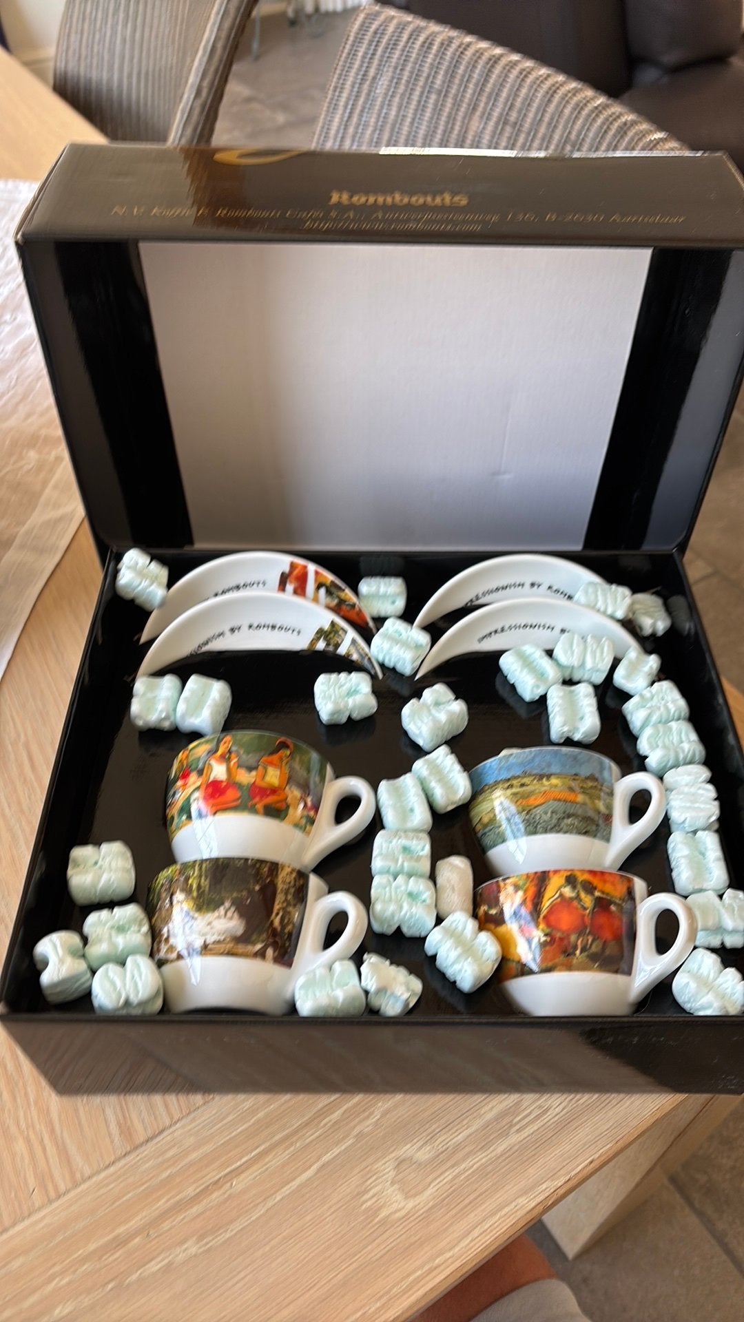 Antieken kopjes koffie Rombouts, Enlèvement