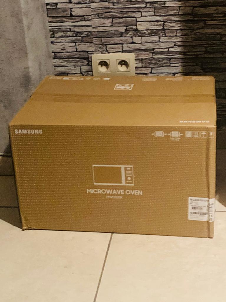 Samsung Four micro-ondes grill 23L 800W MG23B3515AK/EN, Electroménager, Neuf, Croustillant, Encastré, Enlèvement