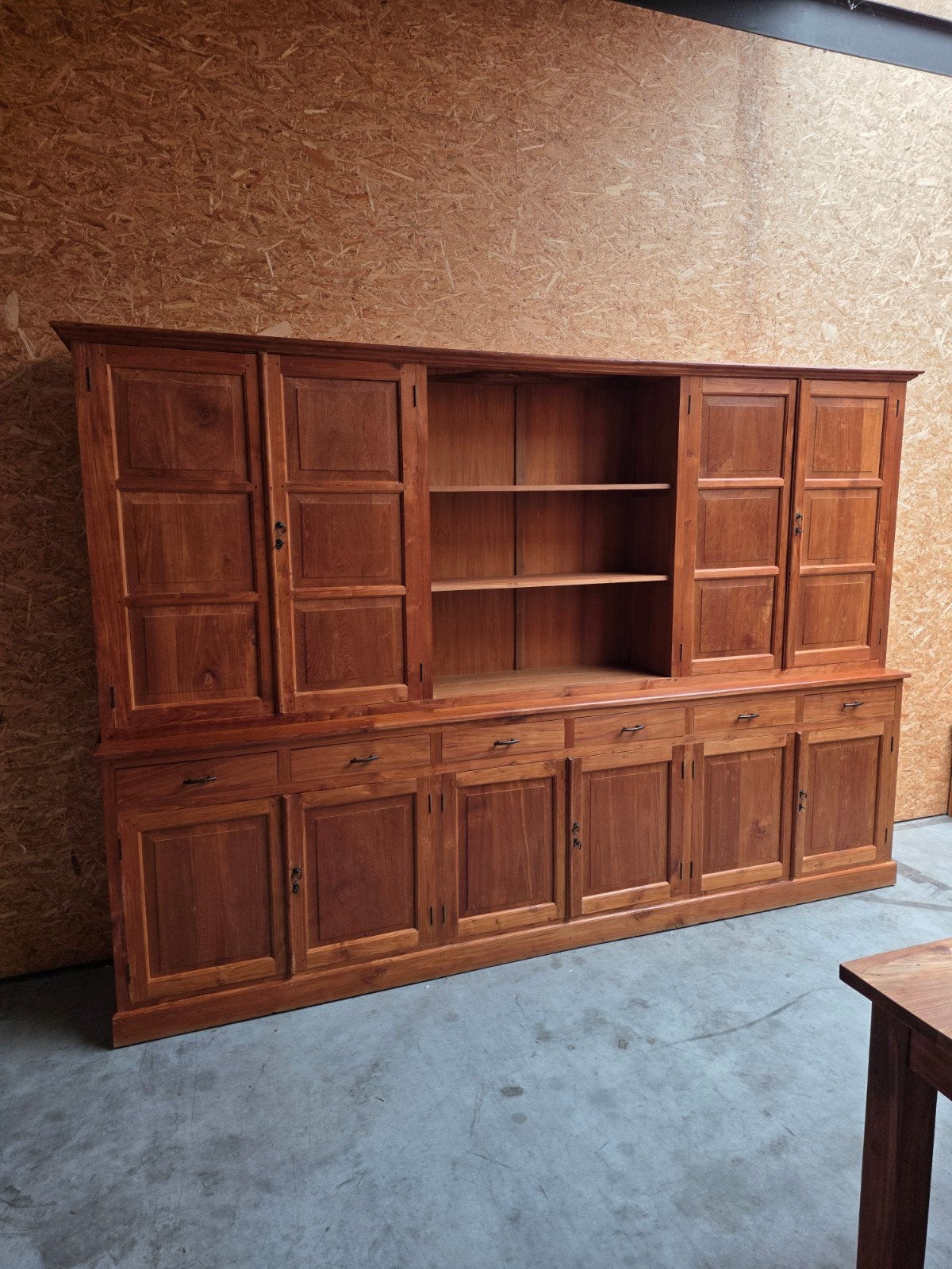Grote massief teakhouten buffetkast/bureaukast... 308cm., Enlèvement, Avec porte(s)