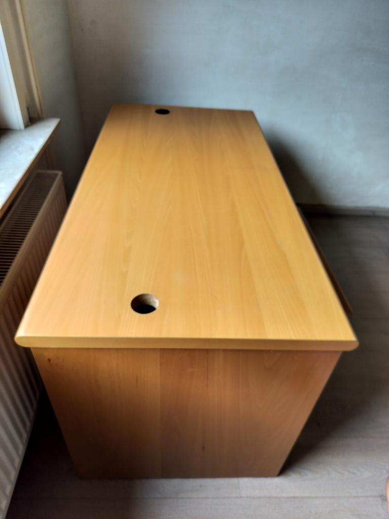 Bureau met ladenblok, Ophalen