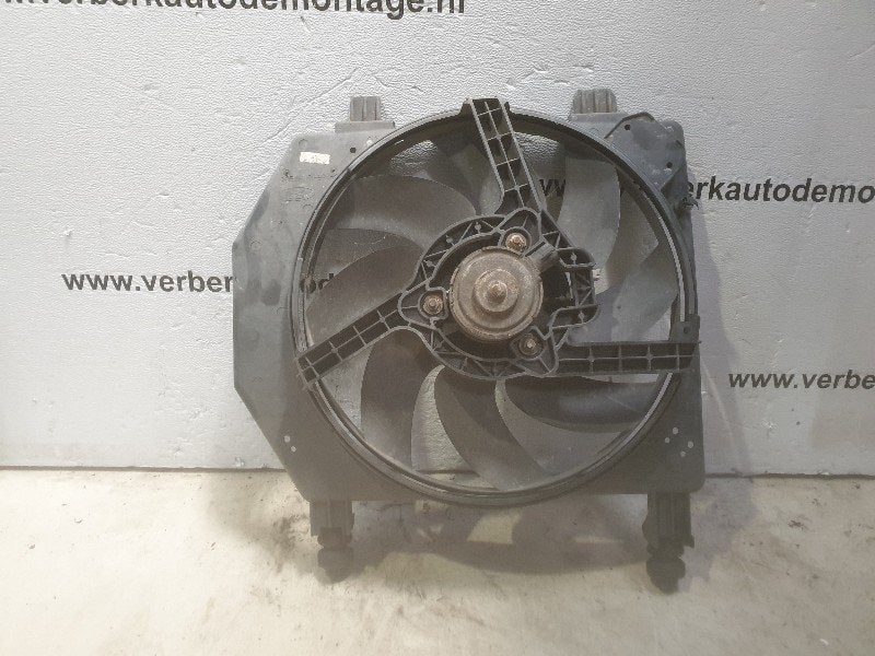 KOELVENTILATORMOTOR Ford Puma (96-fb8k620-ab), Auto-onderdelen, Gebruikt, Henry-Ford-Straße  1
50735  Köln, DE, Ford-Werke GmbH