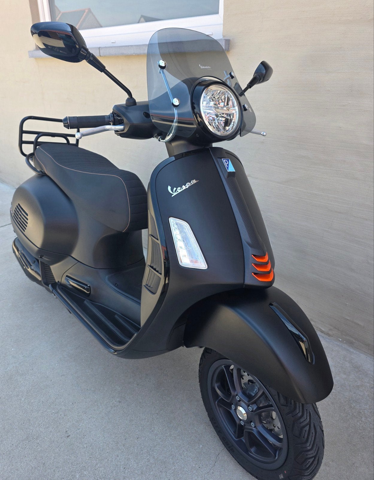Vespa GTS SUPERSPORT/125i black Custom * 150km !! * 09/2023*, Fietsen en Brommers, Scooters | Vespa, Ophalen