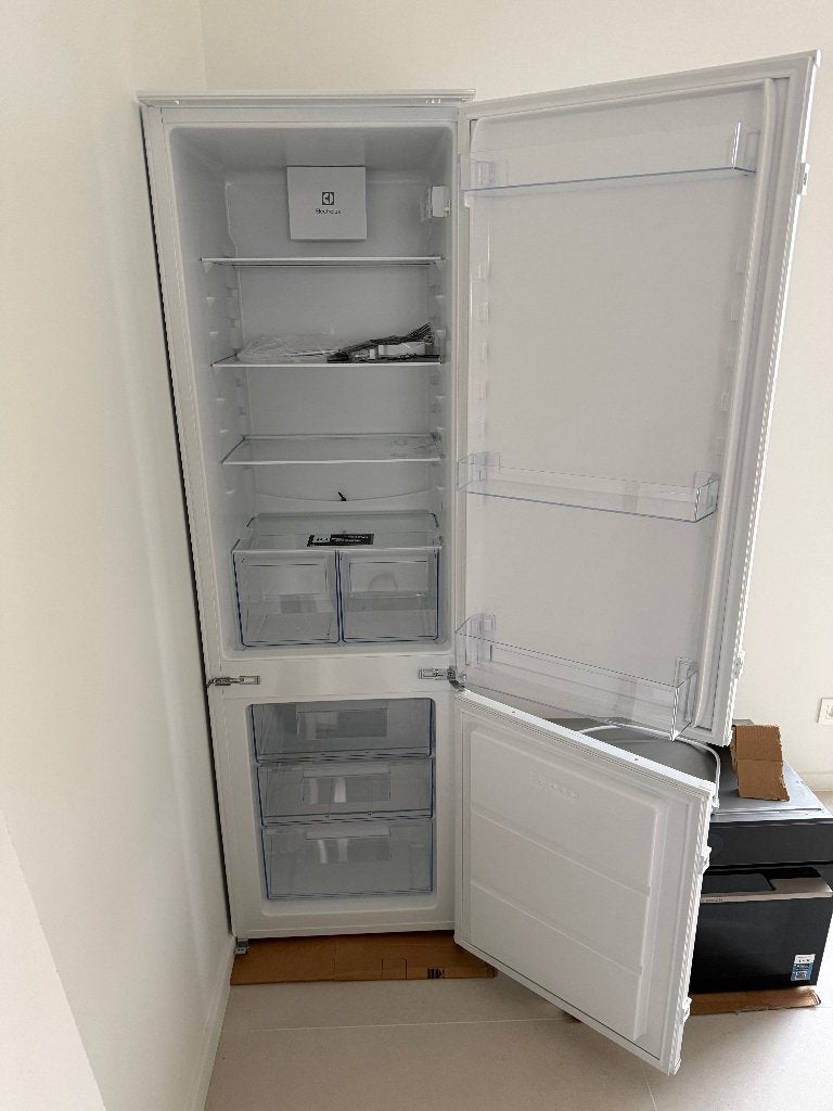 Electrolux inbouw koelvriescombinatie LND5FE18S1 - NIEUW, Elektronische apparatuur, Ophalen, 200 liter of meer, Nieuw, 160 cm of meer