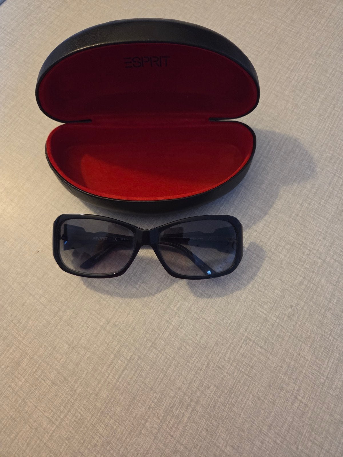 Esprit vintage zonnebril., Ophalen of Verzenden, Zo goed als nieuw, Zonnebril