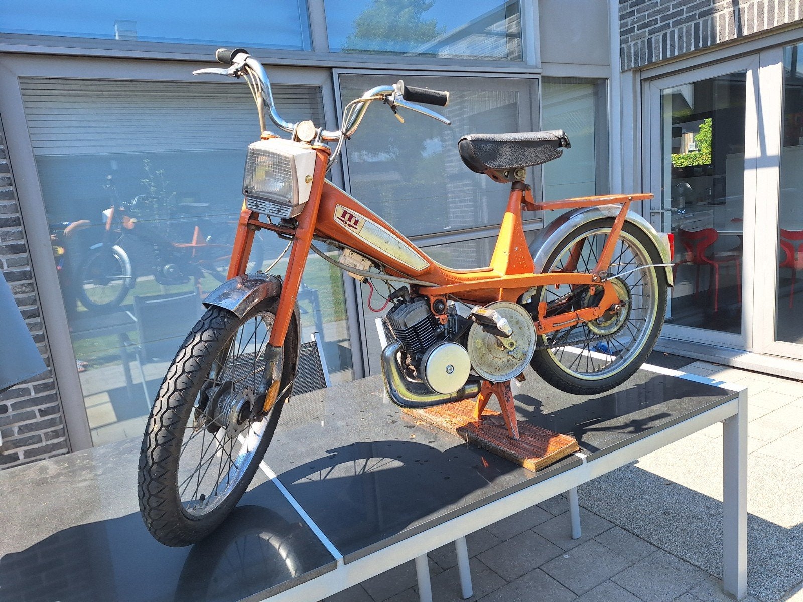 Mobylette T40 AV7 moter
Oranje Mobylette T40 uit 1970 met, Ophalen