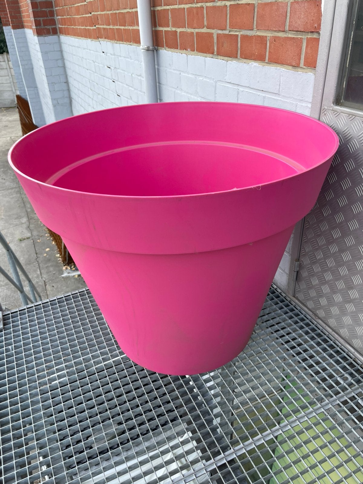 EDA grote roze kunststof bloempotten, 2 stuks, Ophalen, Zo goed als nieuw